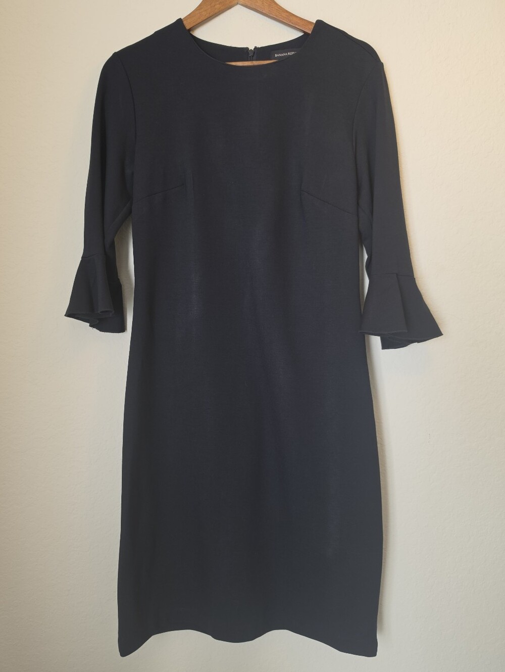 Banana Republic Shift Dress Womens 8 Black Ruffle Sleeve Classic LBD Night Out